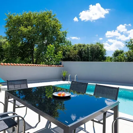 Sofia By Interhome Pula