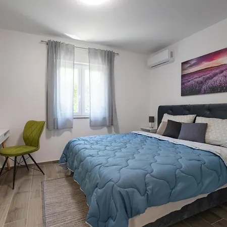 Sofia By Interhome * Pula