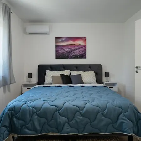 Sofia By Interhome Pula