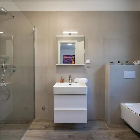 Sofia By Interhome * Pula