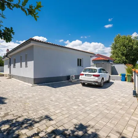 Sofia By Interhome Pula